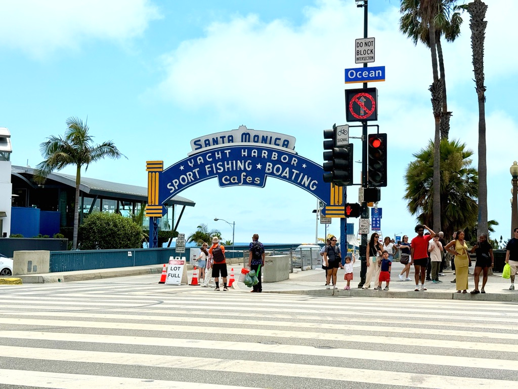 Entrance sign of the Santa Monica Pier
