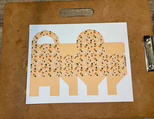 Design printable of Halloween Treat Bags with handle.