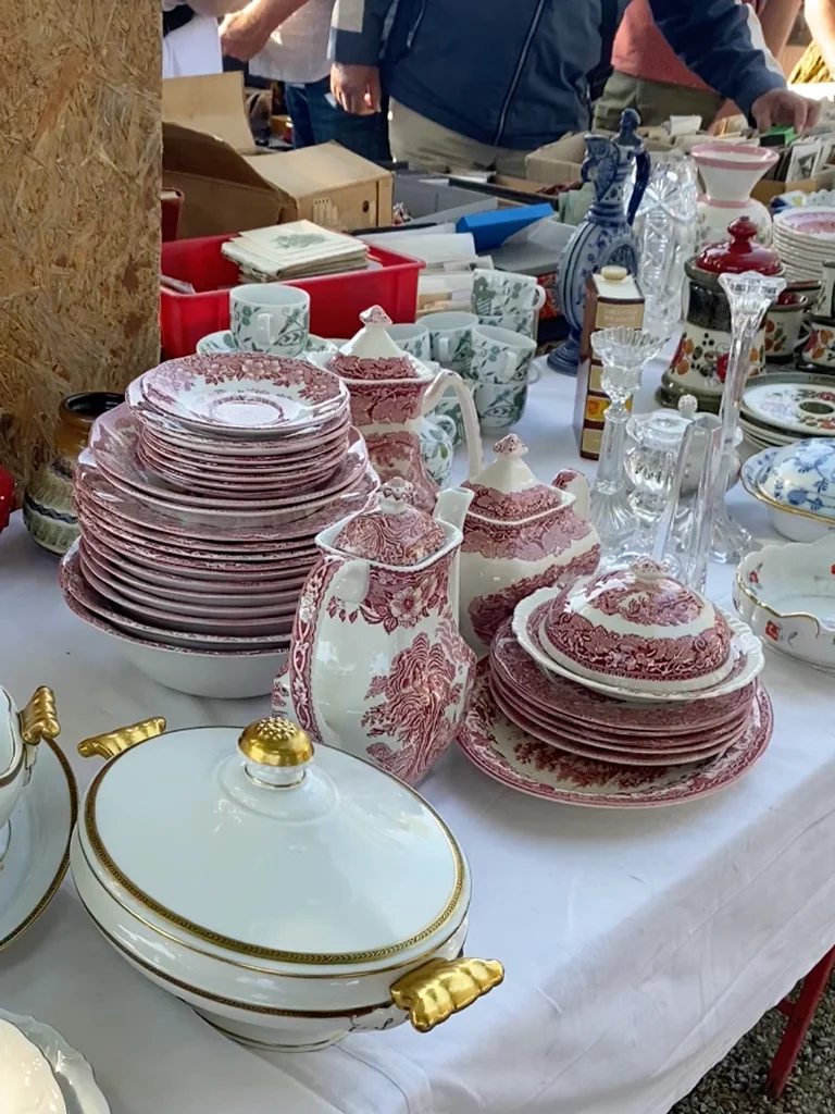 Vintage and second-hand items on display at Mauerpark flea market.