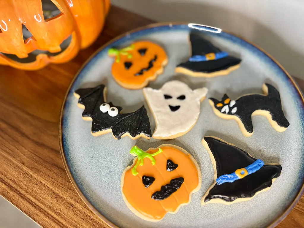 Halloween butter cookies with royal icing.
