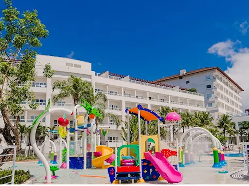Kids’ water park with slides and pools at a family-friendly resort in Brazil