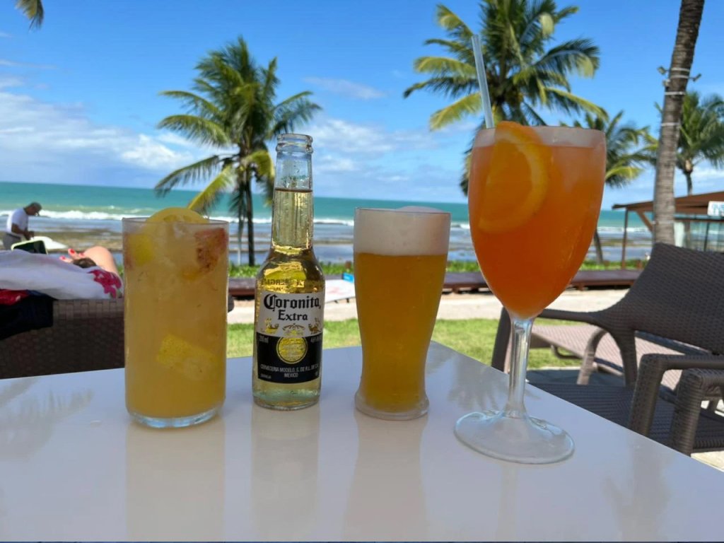 Drinks with beach's view in the background
