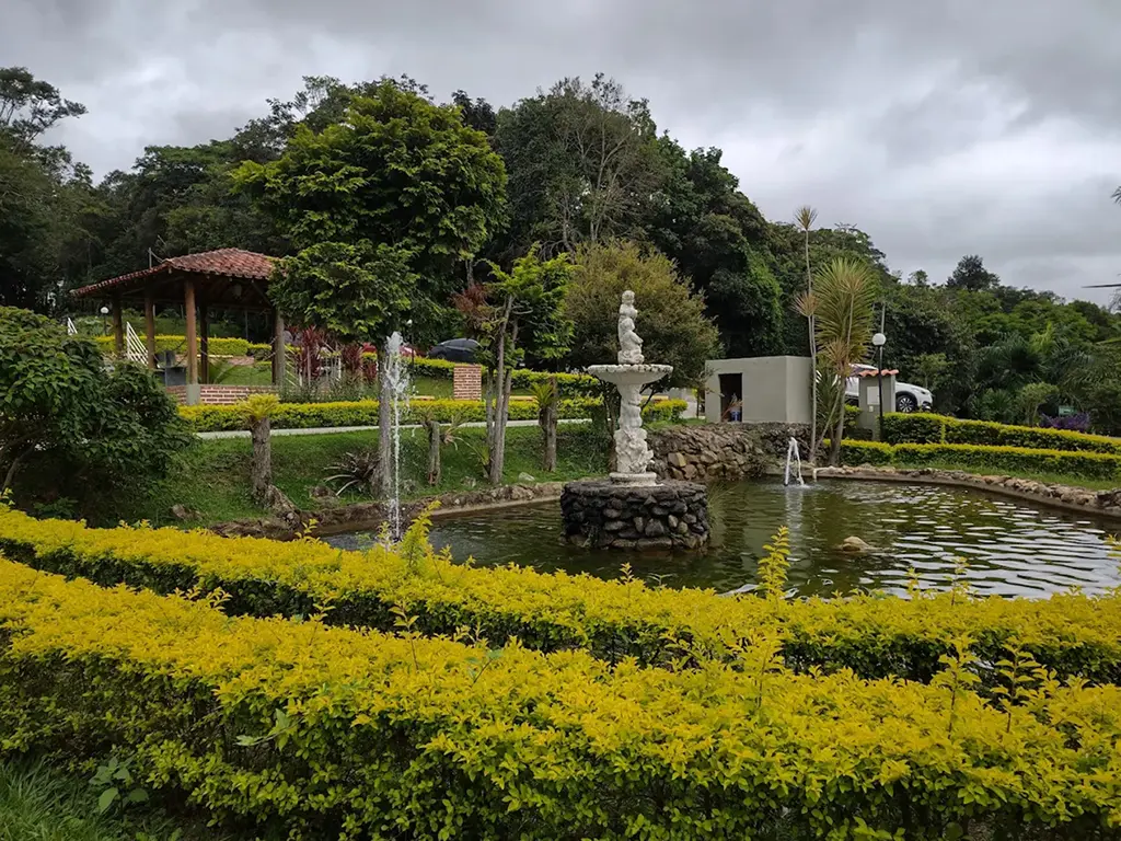 Brazilian Resorts: Beautiful garden with a water fountain at a tropical family resort